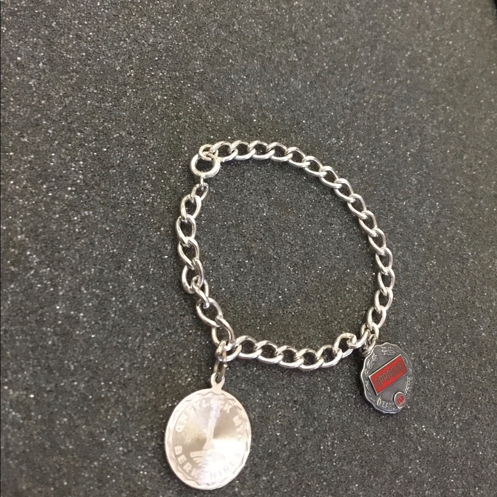 🚨Final Sale🚨!! Vintage Sterling Silver Charm Bracelet w/2 Charms